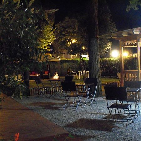 Hotel Storyville Business & Holiday Cinquale Buitenkant foto