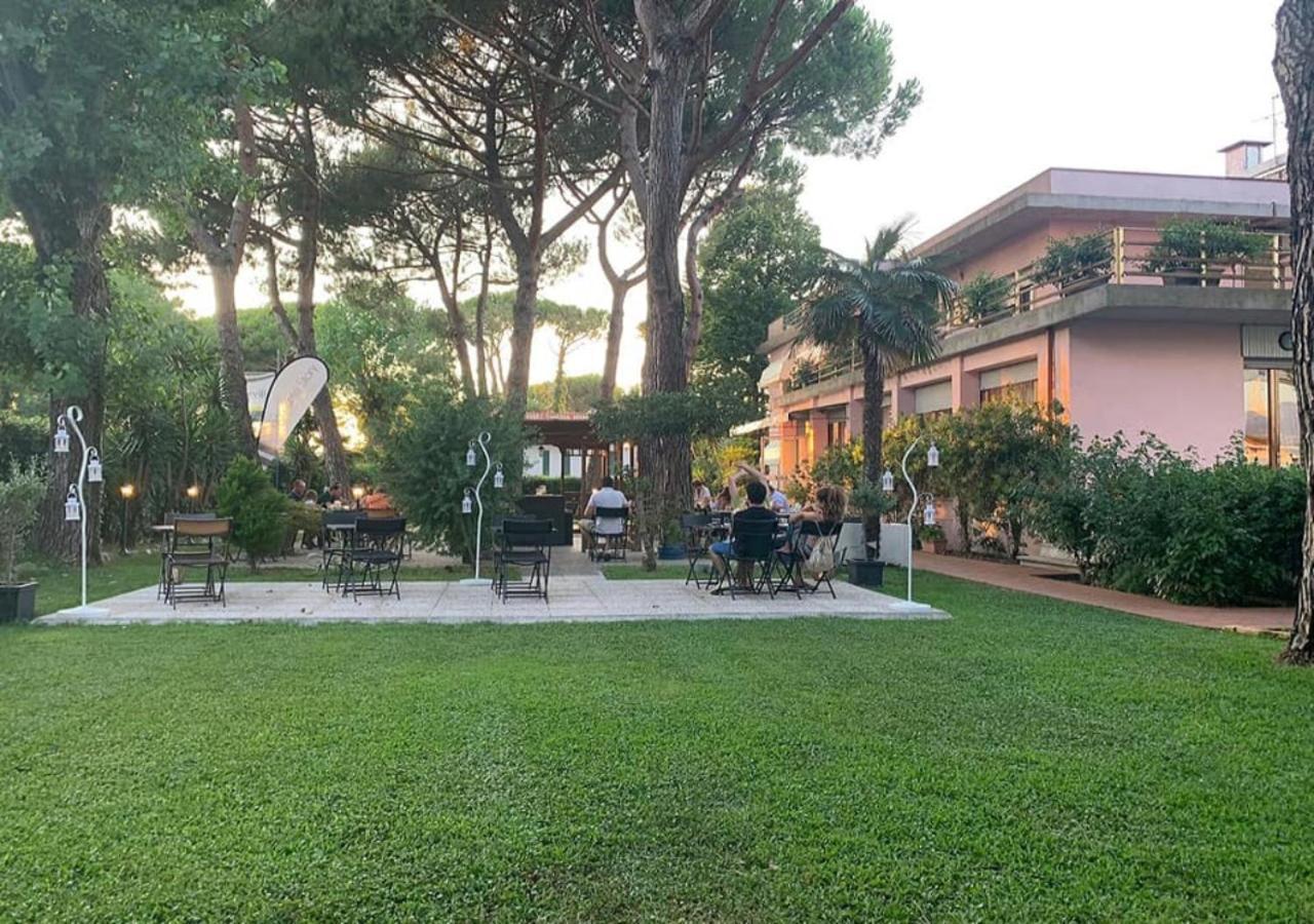 Hotel Storyville Business & Holiday Cinquale Buitenkant foto