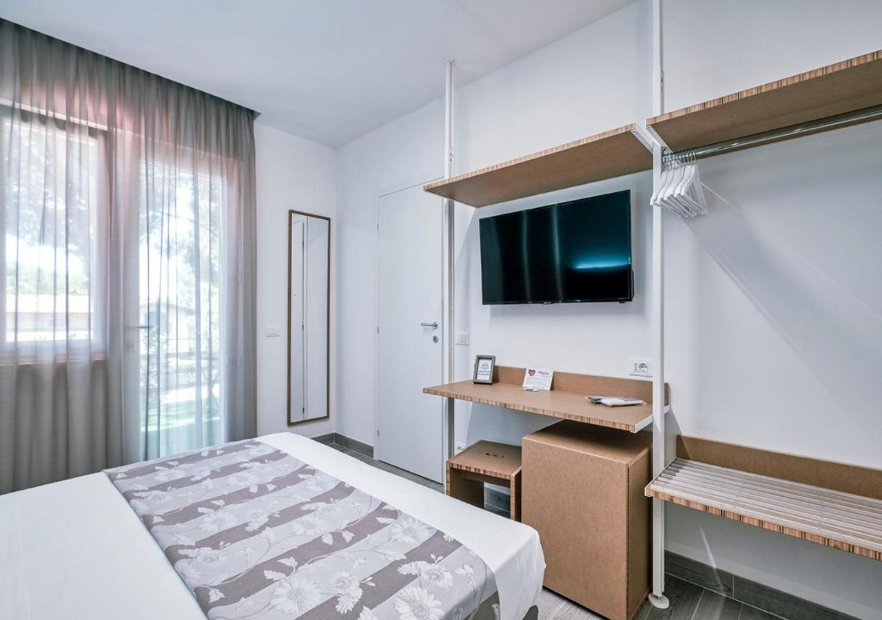 Hotel Storyville Business & Holiday Cinquale Buitenkant foto