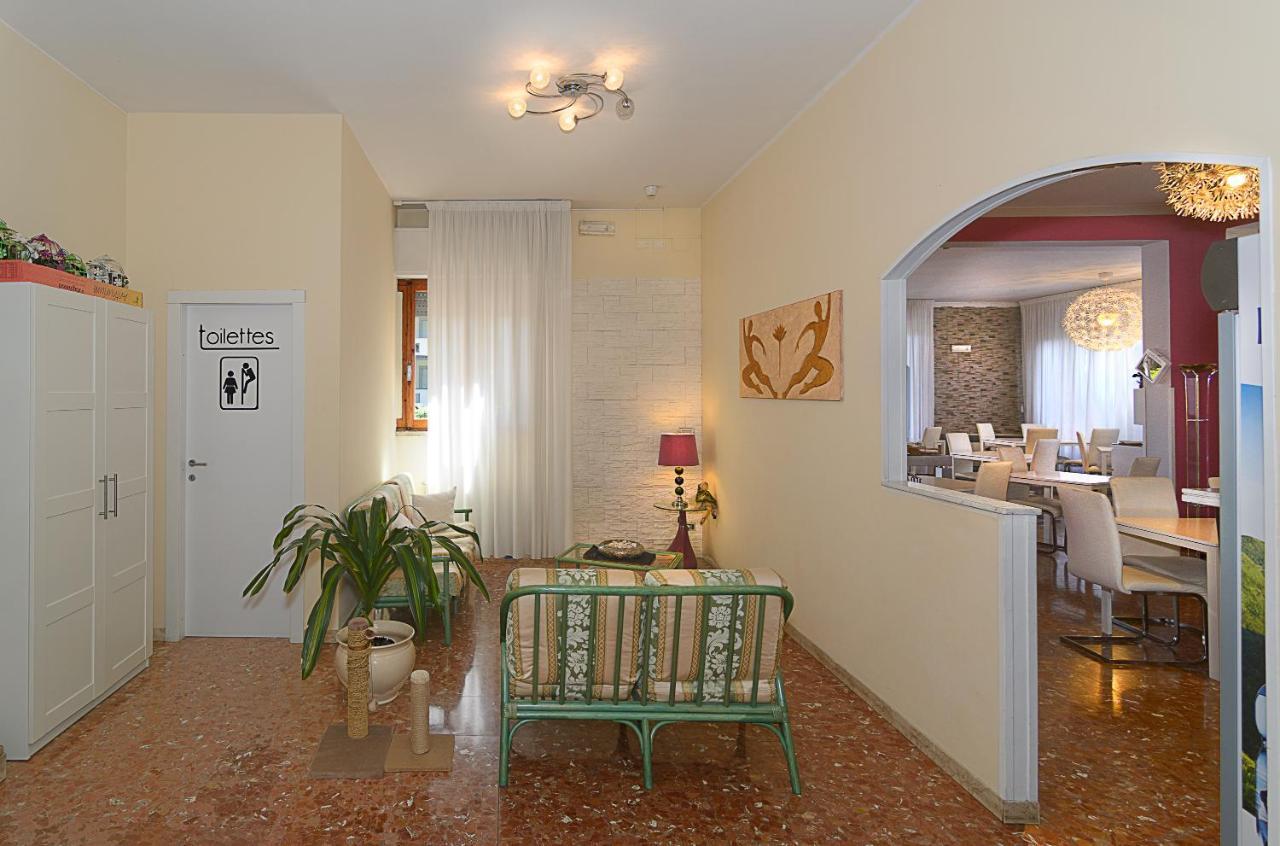 Hotel Storyville Business & Holiday Cinquale Buitenkant foto