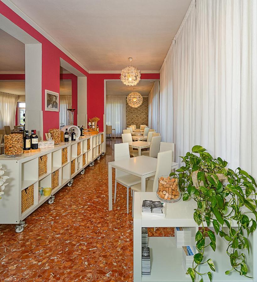 Hotel Storyville Business & Holiday Cinquale Buitenkant foto