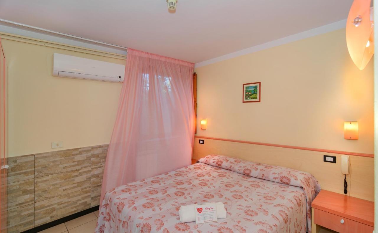 Hotel Storyville Business & Holiday Cinquale Buitenkant foto
