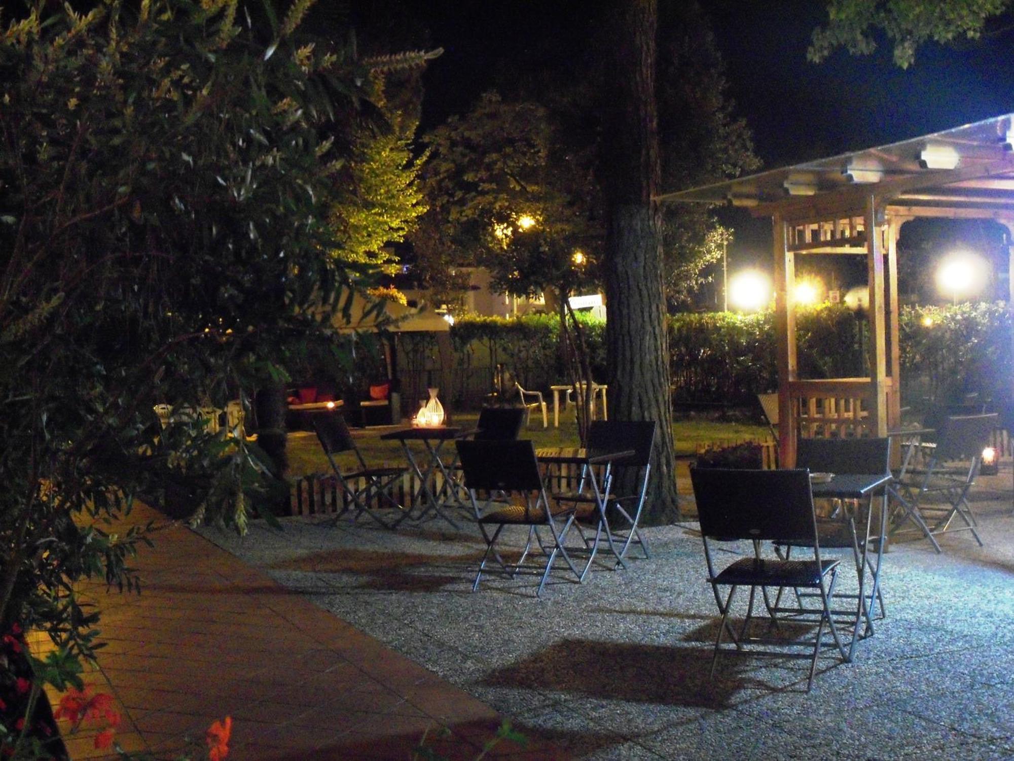 Hotel Storyville Business & Holiday Cinquale Buitenkant foto