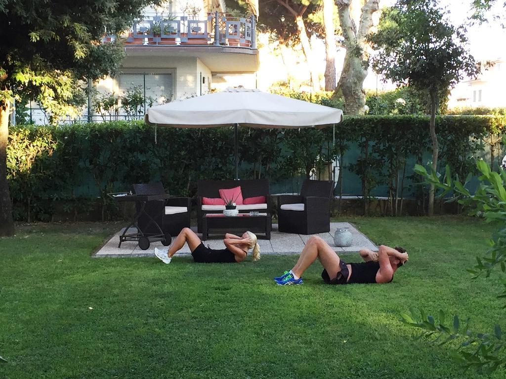 Hotel Storyville Business & Holiday Cinquale Buitenkant foto